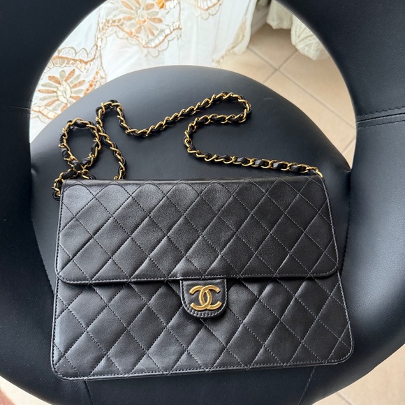 Vintage Chanel single flap bag medium (authentic) - Picture 3 of 9